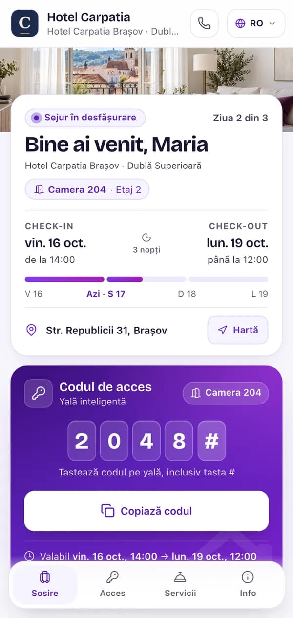 Pagina sejurului pe telefon, pentru Hotel Carpatia Brașov: logo-ul hotelului în antet, „Bine ai venit, Maria”, camera Dublă Superioară 204 de la etajul 2, check-in vineri 16 oct. de la 14:00, check-out luni 19 oct. până la 12:00, ziua 2 din 3, adresa și codul de acces 2048# cu butonul „Copiază codul”