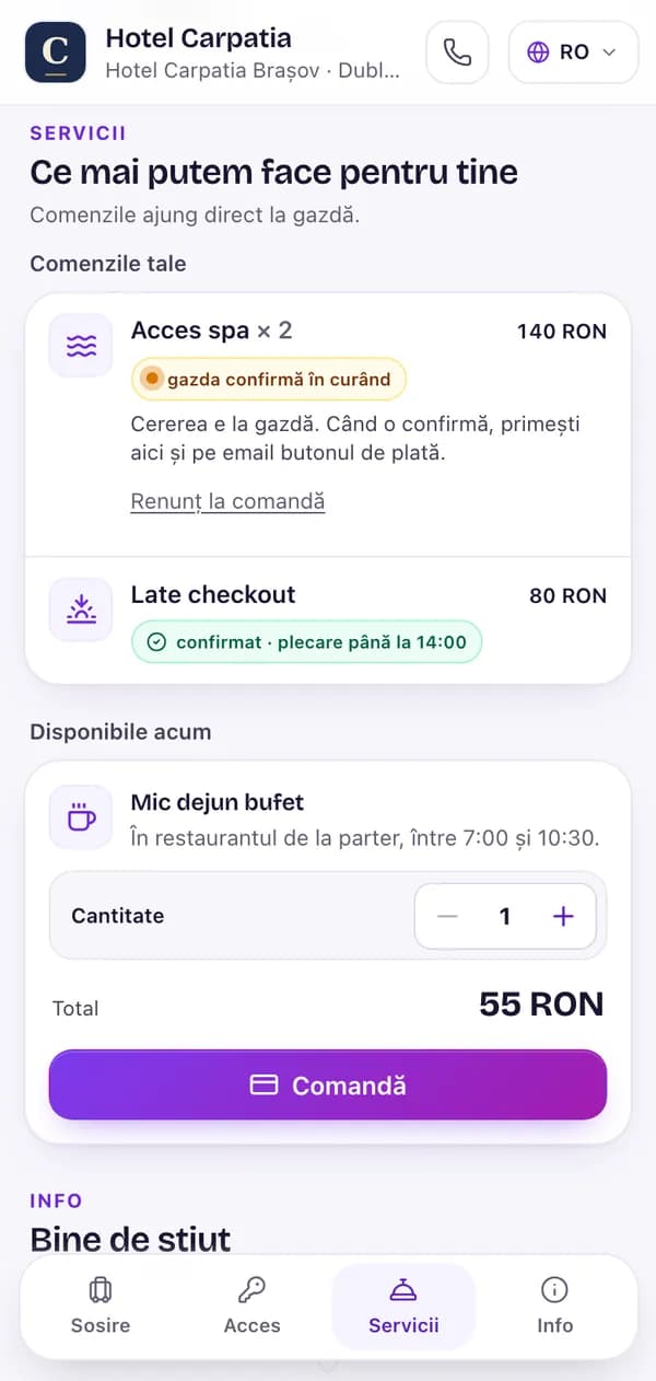 Secțiunea Servicii a paginii sejurului: comenzile oaspetelui (acces spa × 2, 140 RON, pe care gazda îl confirmă în curând; late checkout până la 14:00, confirmat, 80 RON) și micul dejun bufet de 55 RON, gata de comandat